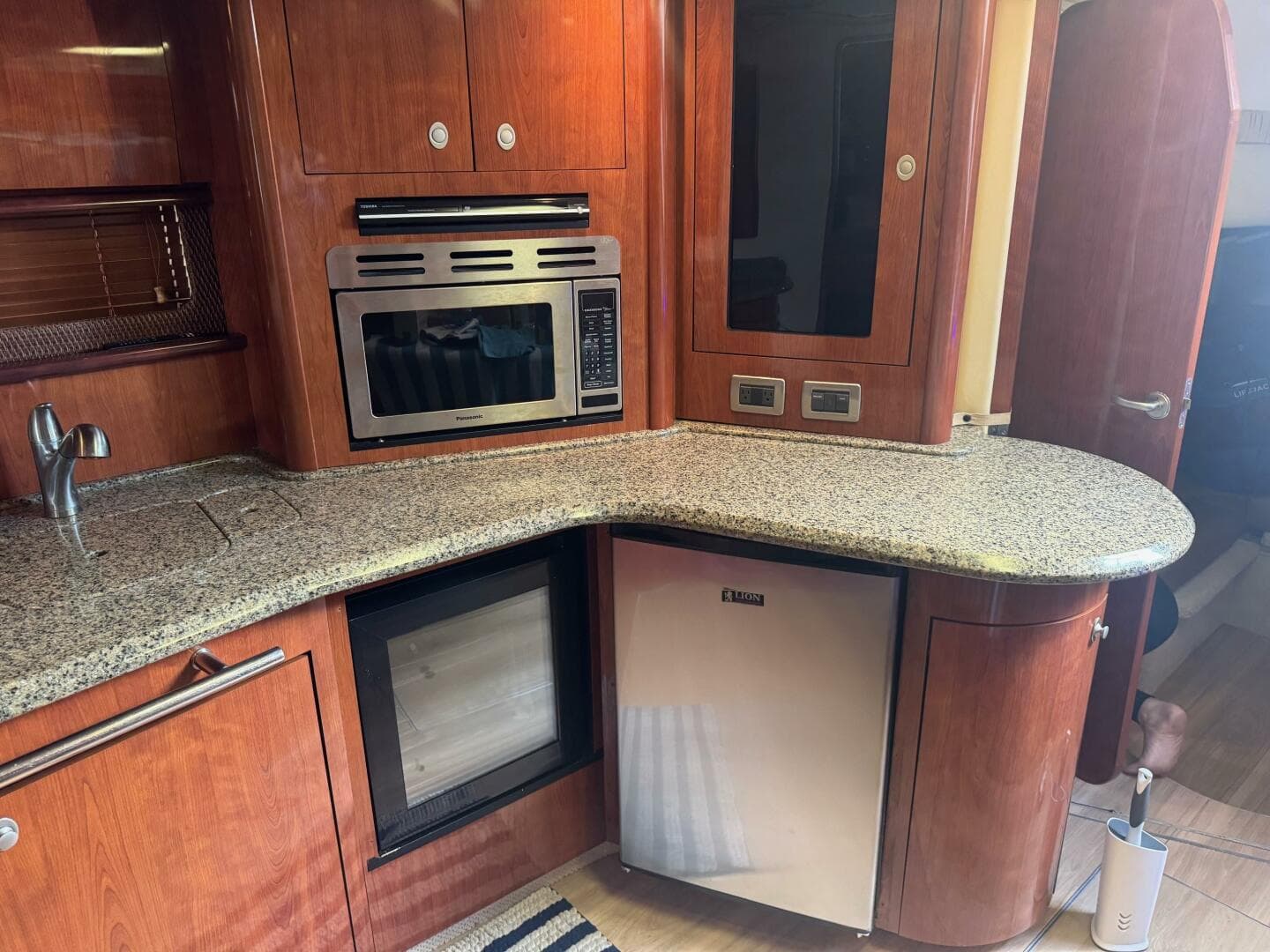 2005 Sea Ray Sundancer — photo 10