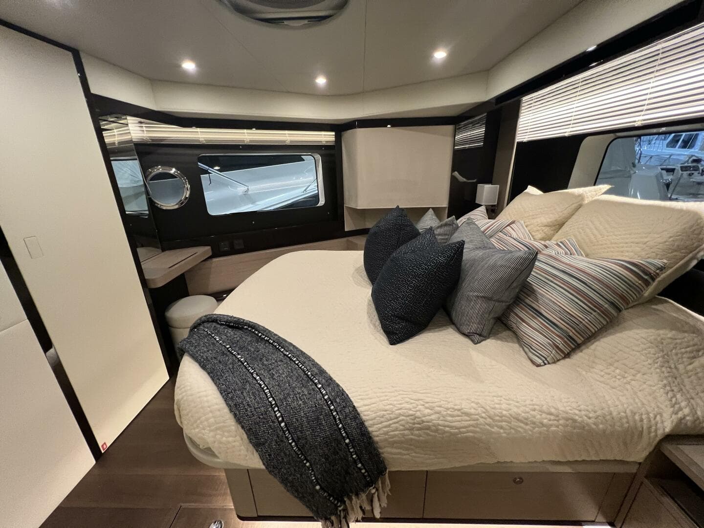 2023 Absolute 48 Navetta — photo 35
