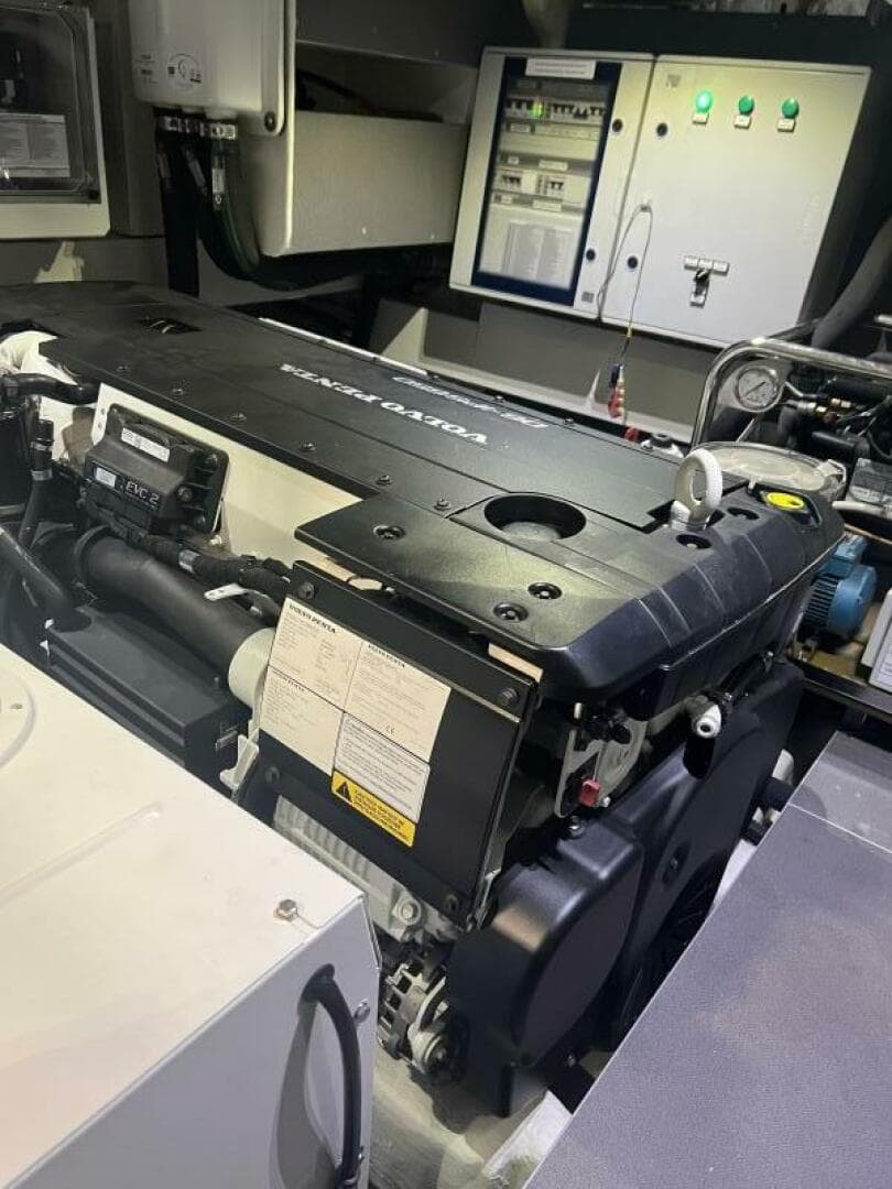 2023 Absolute 48 Navetta — photo 96