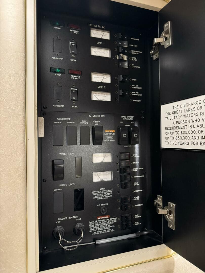 1999 Sea Ray 340 Sundancer — photo 25