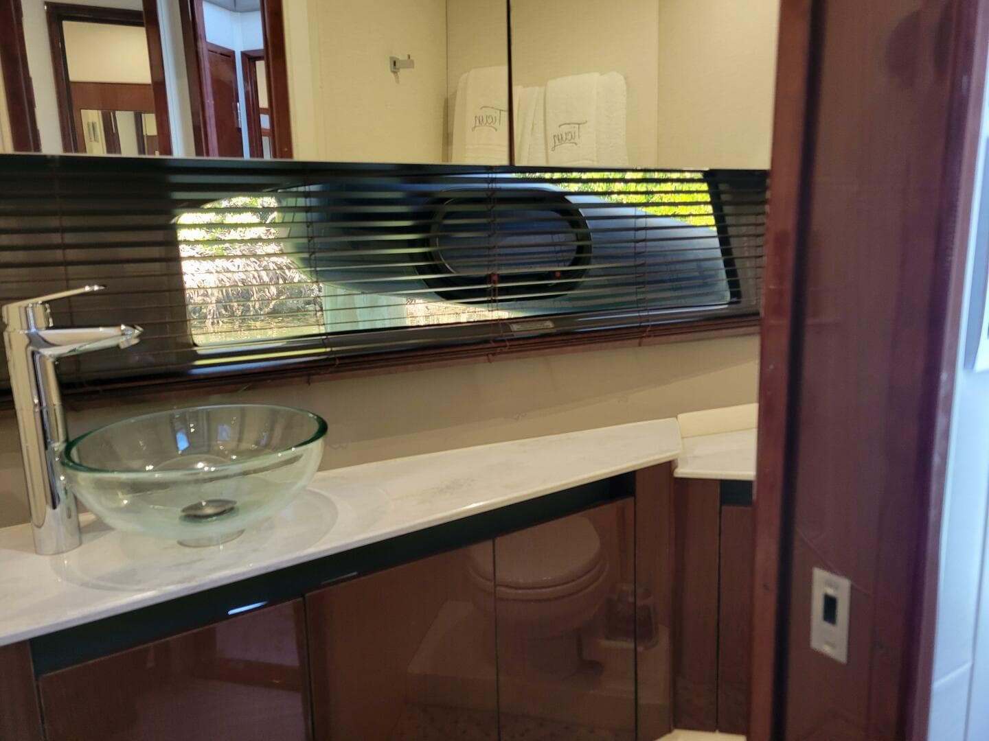 2017 Sea Ray 460 Sundancer — photo 25