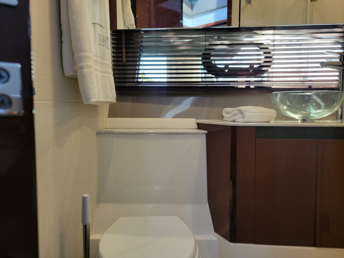 2017 Sea Ray 460 Sundancer — photo 21