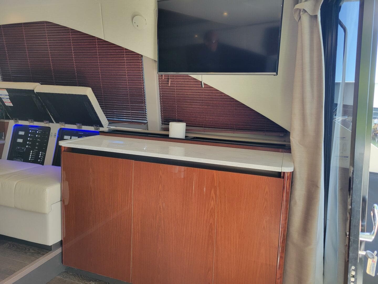 2017 Sea Ray 460 Sundancer — photo 12