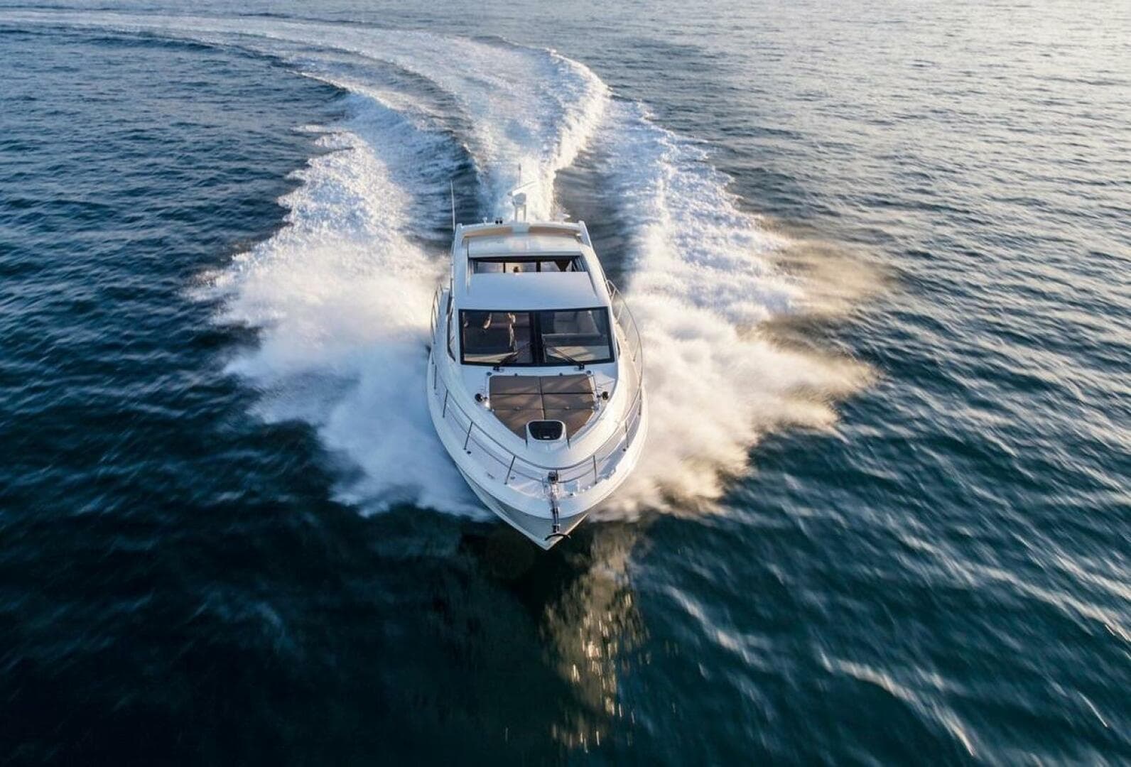 2017 Sea Ray 460 Sundancer — photo 3