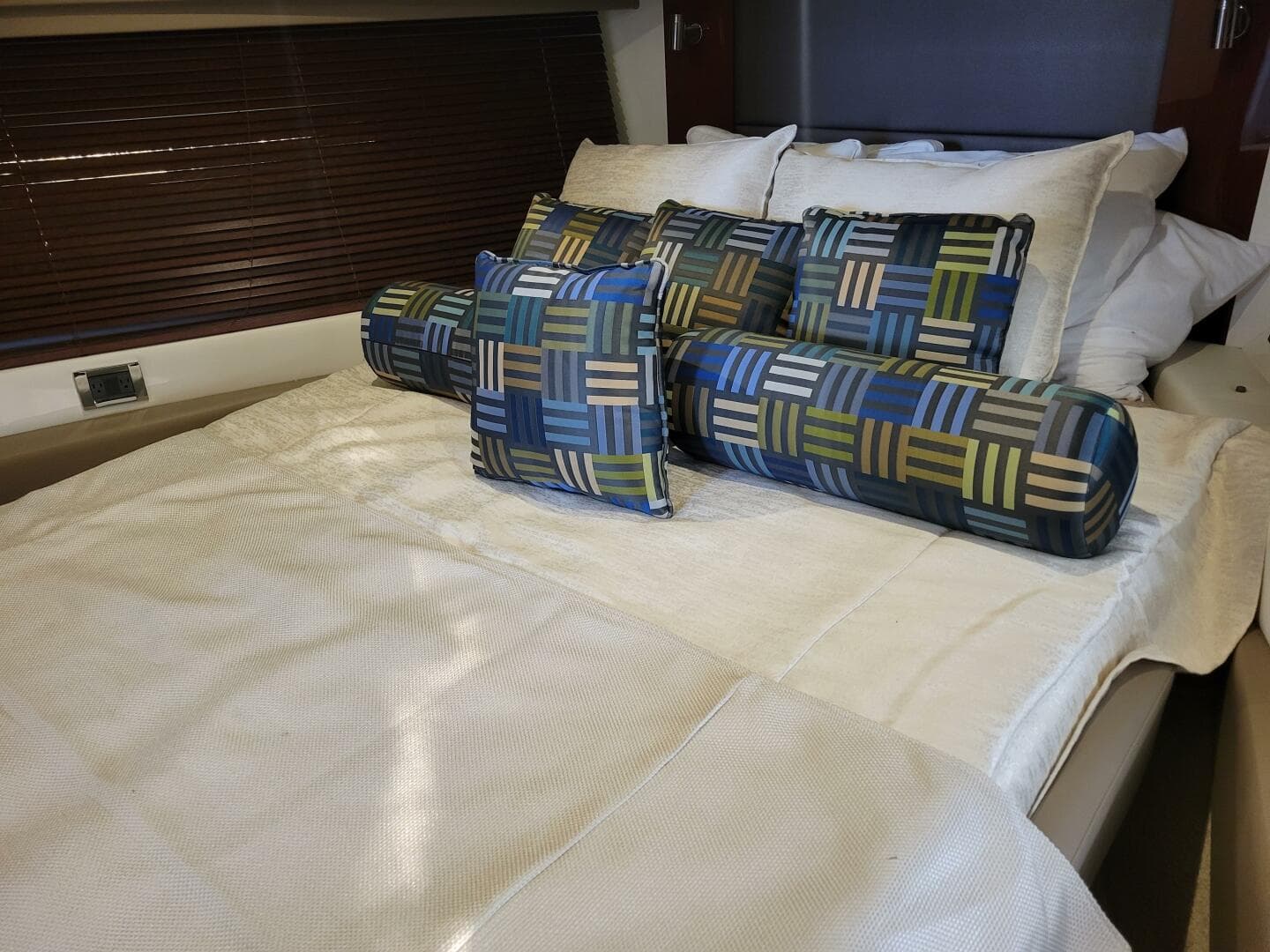 2017 Sea Ray 460 Sundancer — photo 19