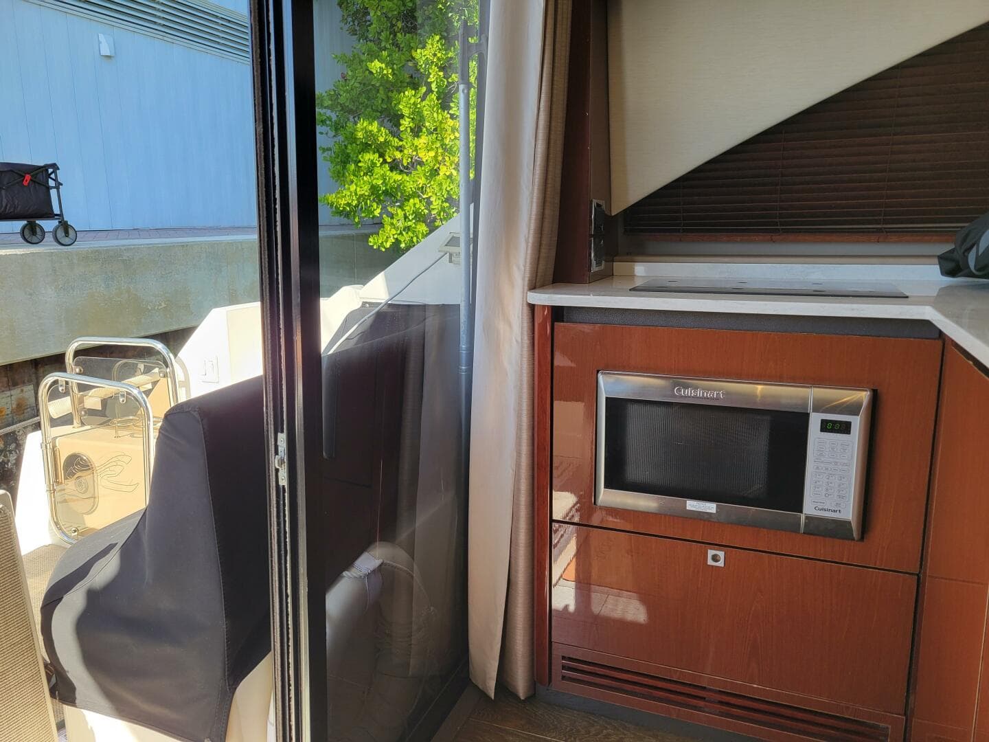 2017 Sea Ray 460 Sundancer — photo 11