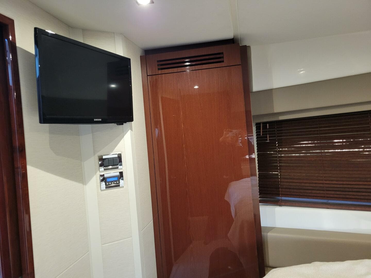 2017 Sea Ray 460 Sundancer — photo 20