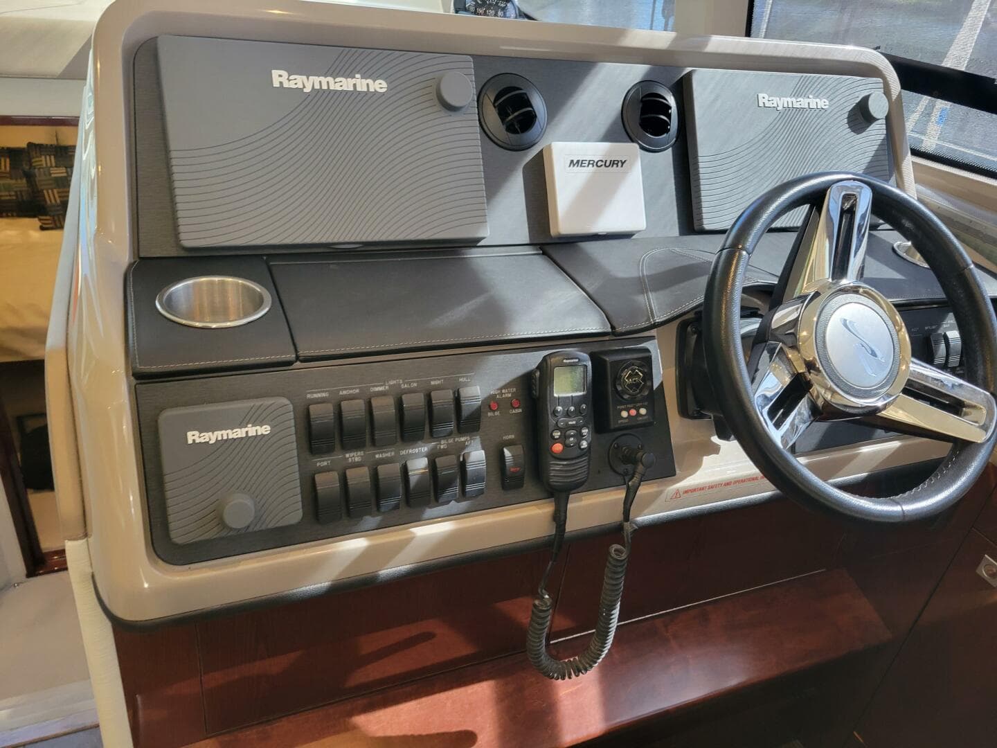 2017 Sea Ray 460 Sundancer — photo 16