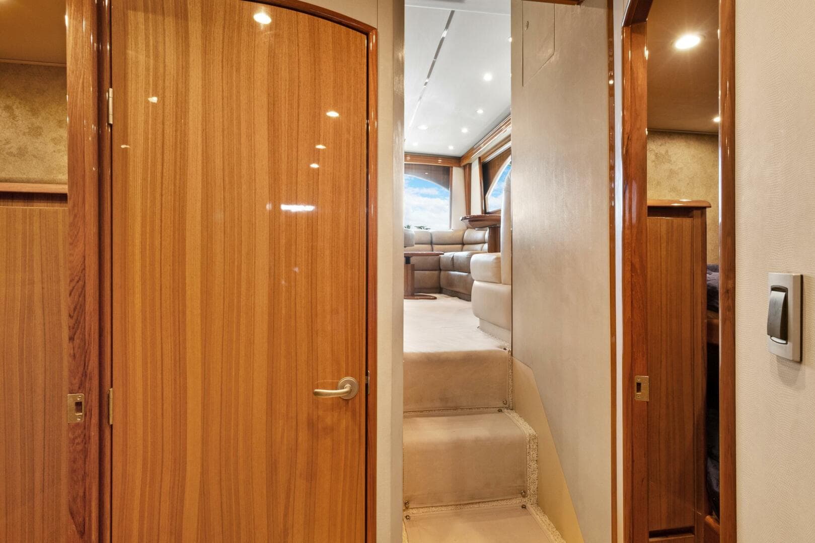 2015 Viking 46 Convertible — photo 10