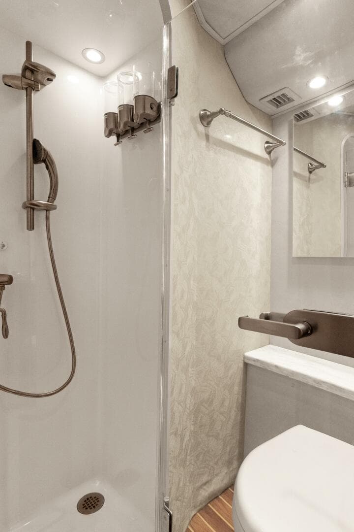 2015 Viking 46 Convertible — photo 19