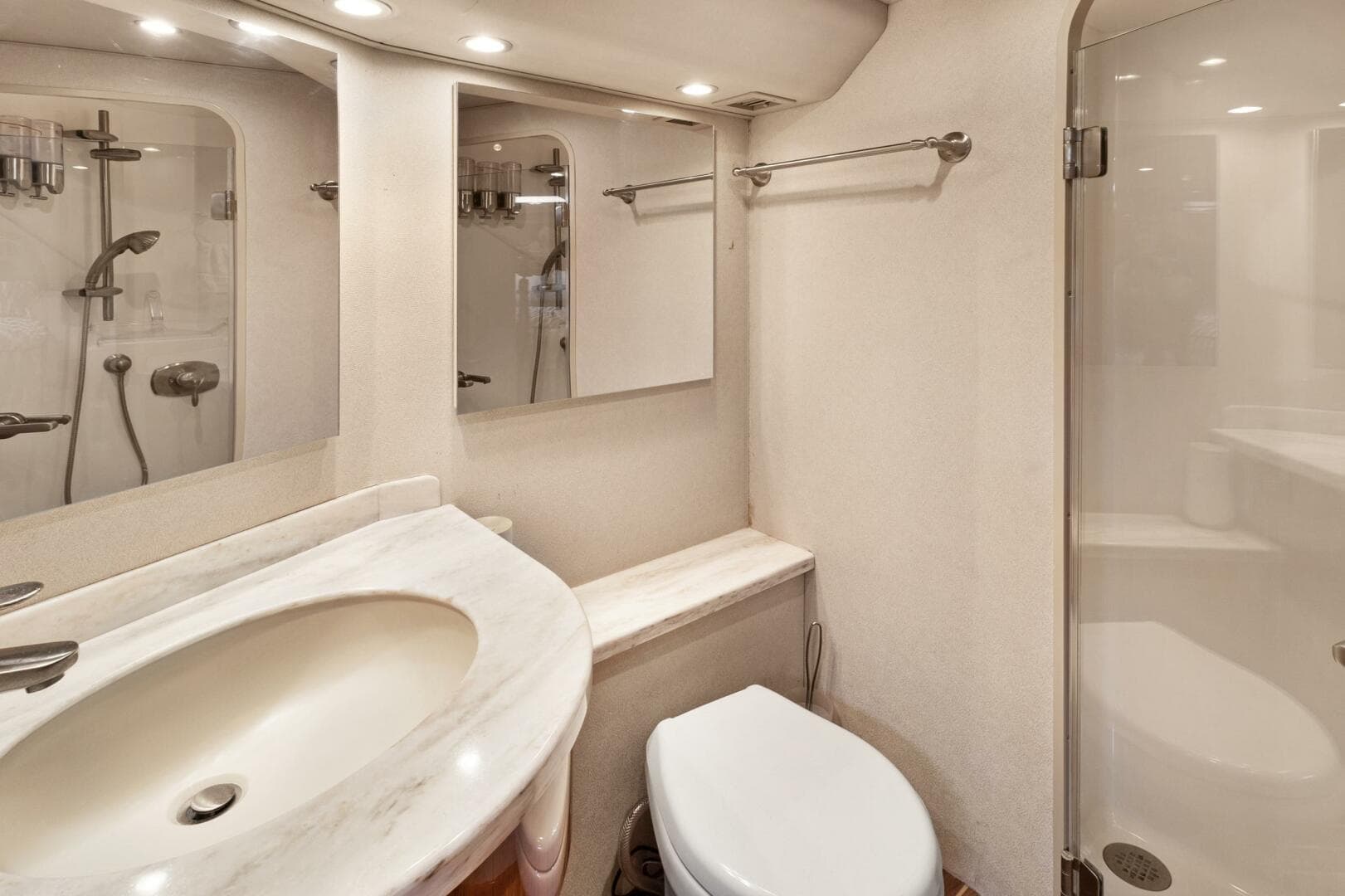 2015 Viking 46 Convertible — photo 14