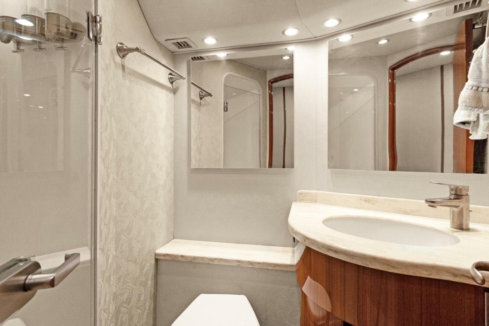 2015 Viking 46 Convertible — photo 18