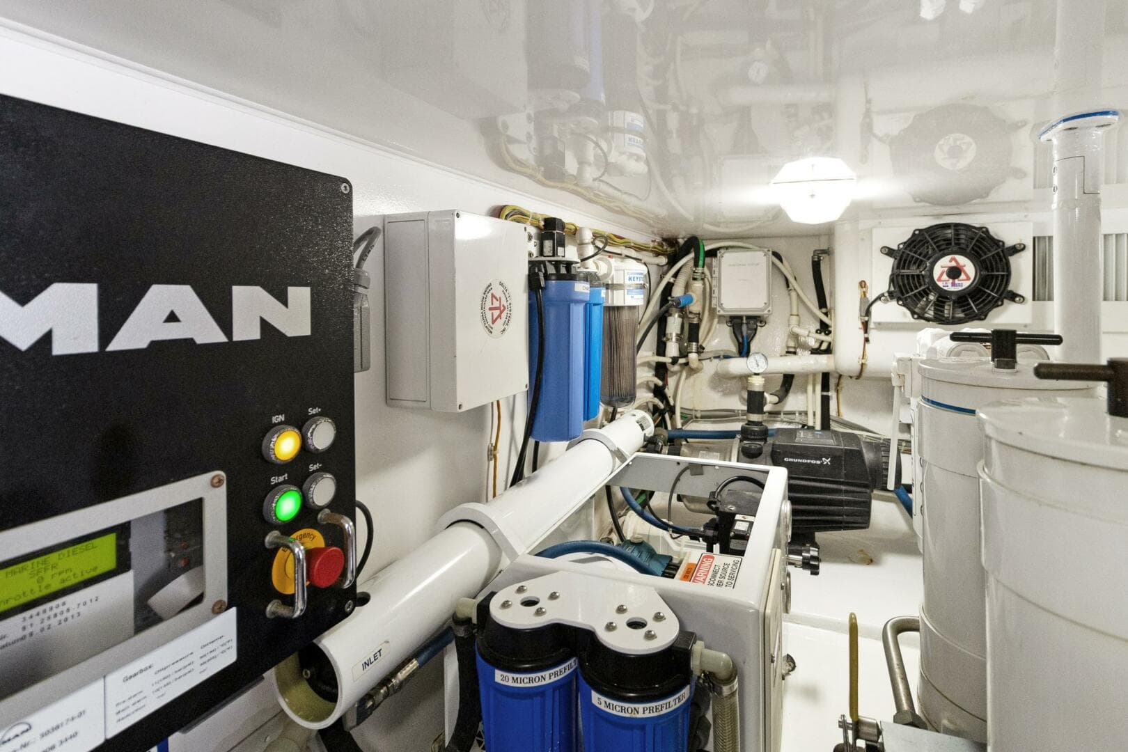 2015 Viking 46 Convertible — photo 40