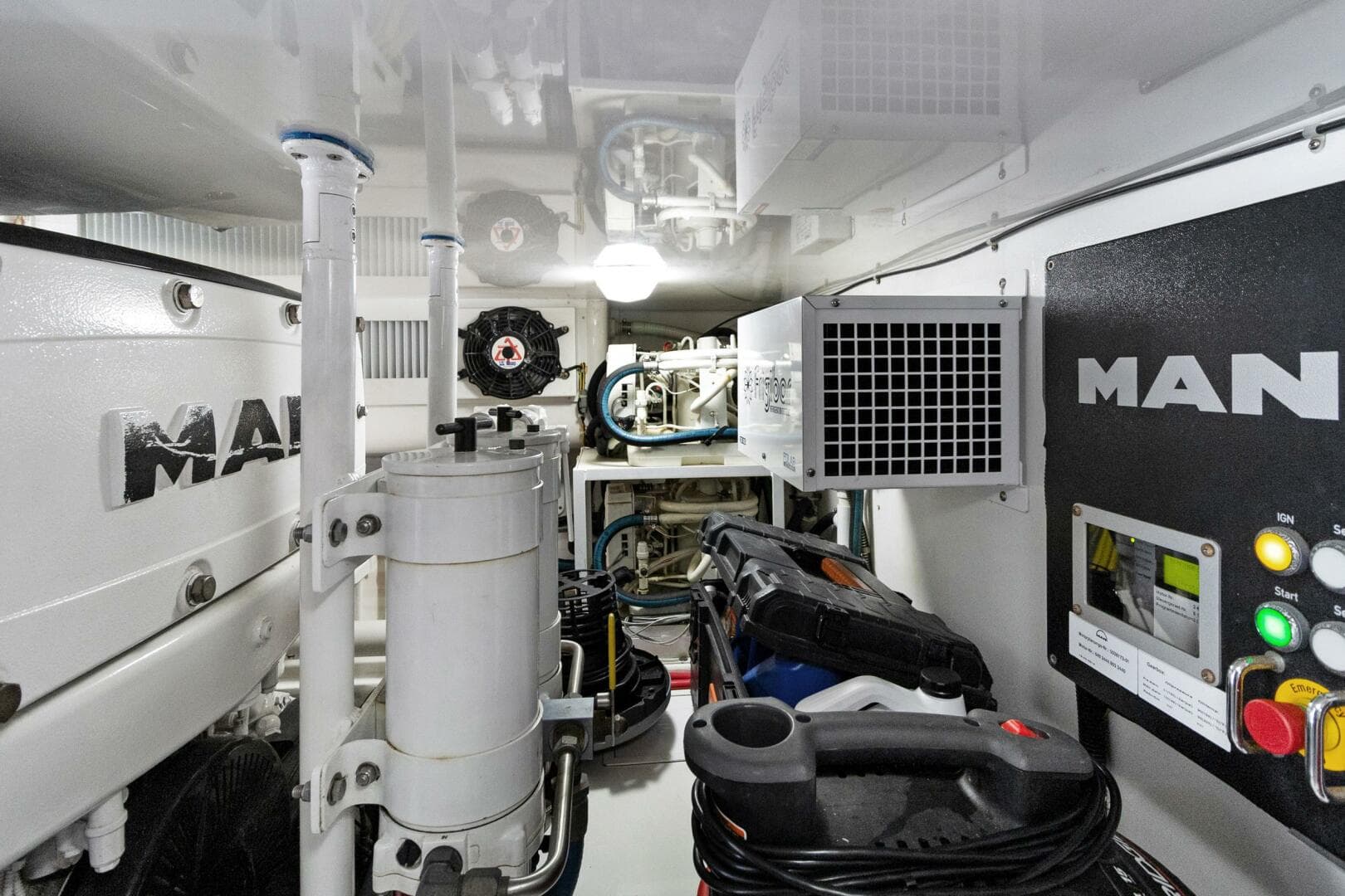 2015 Viking 46 Convertible — photo 41