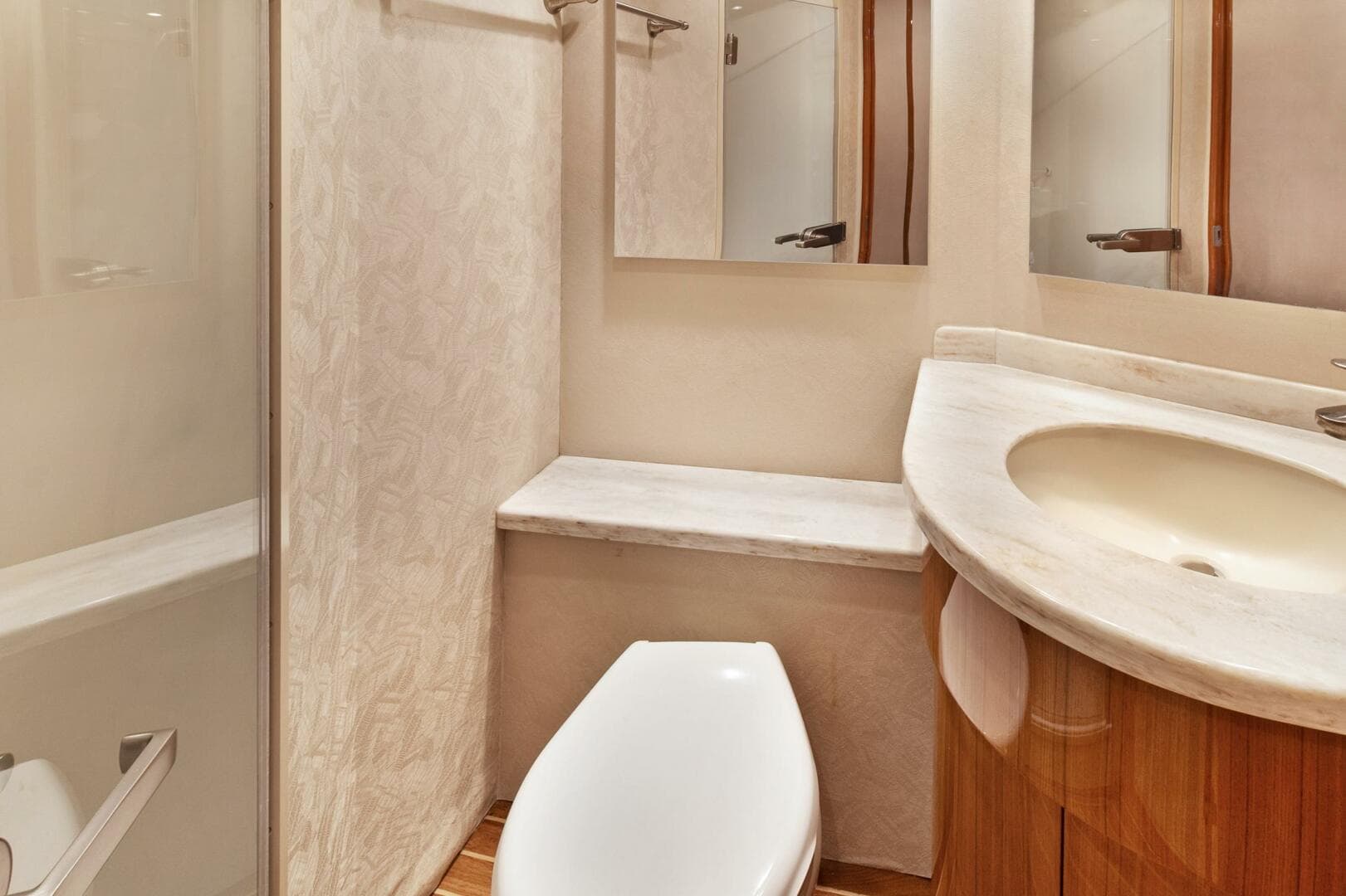 2015 Viking 46 Convertible — photo 33