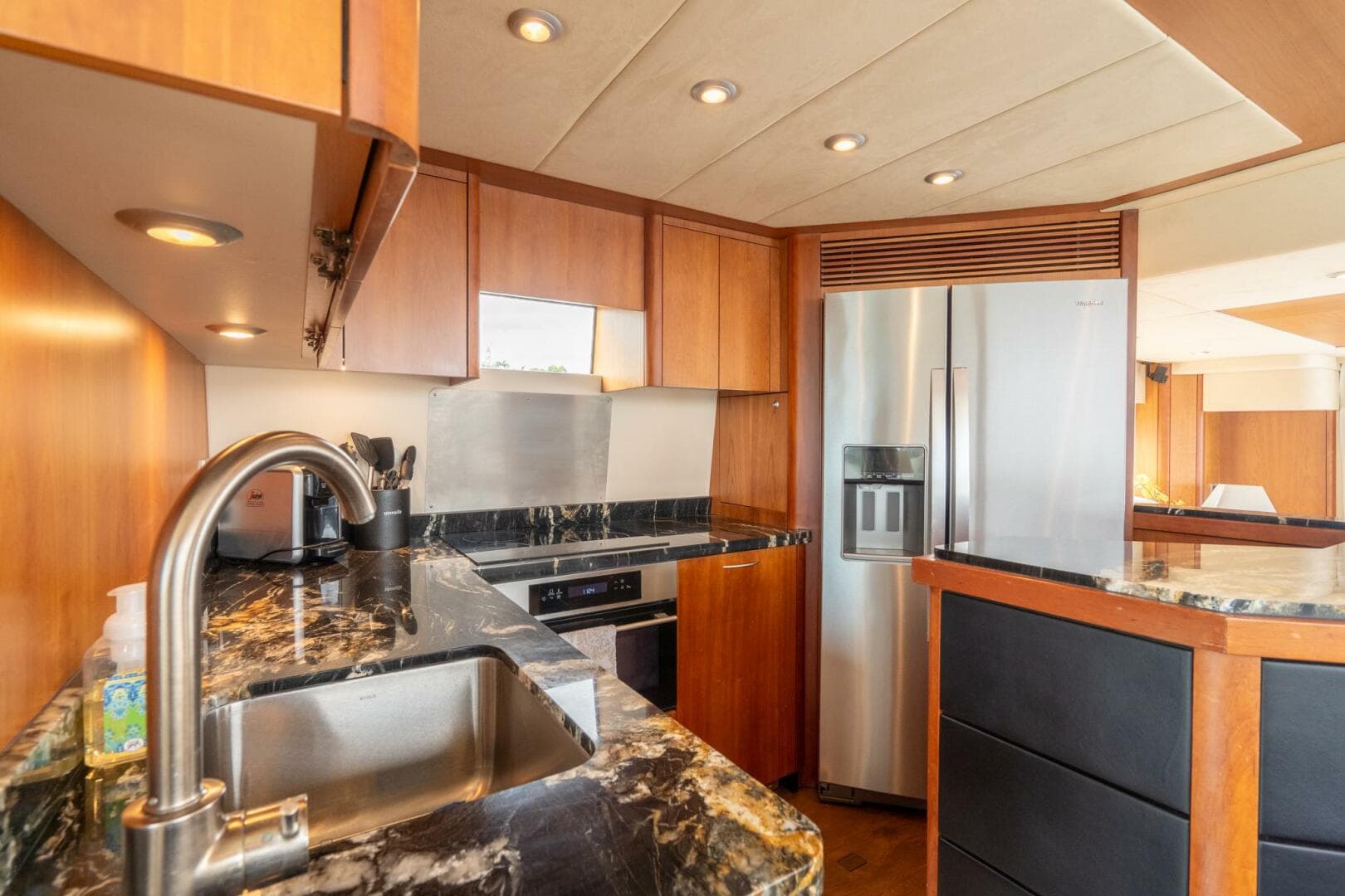 2008 Sunseeker Manhattan 70 — photo 40