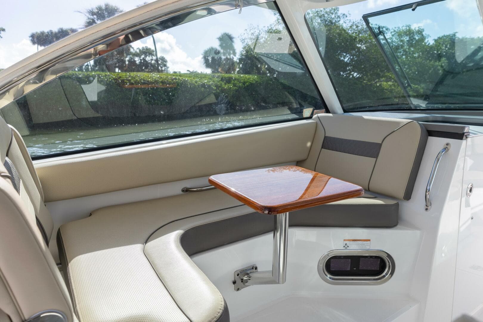 2019 Pursuit DC 325 Dual Console — photo 9