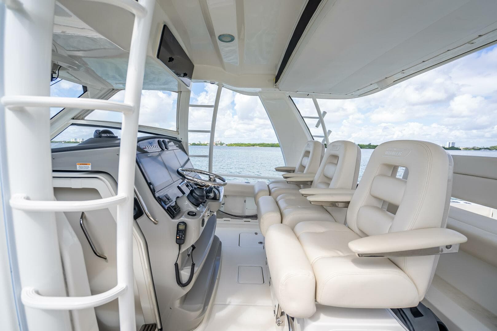 2016 Boston Whaler — photo 117