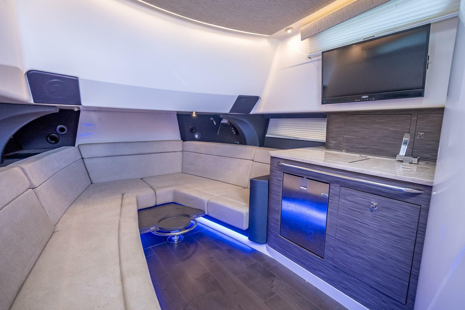 2016 Boston Whaler — photo 65