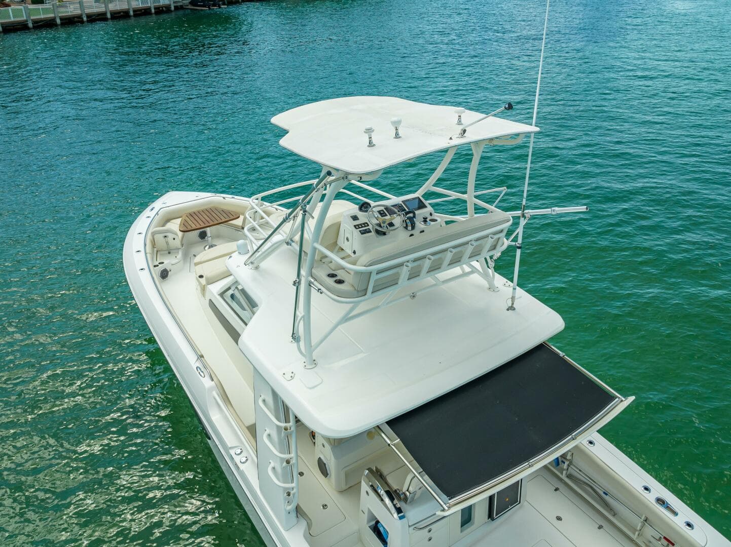 2016 Boston Whaler — photo 25