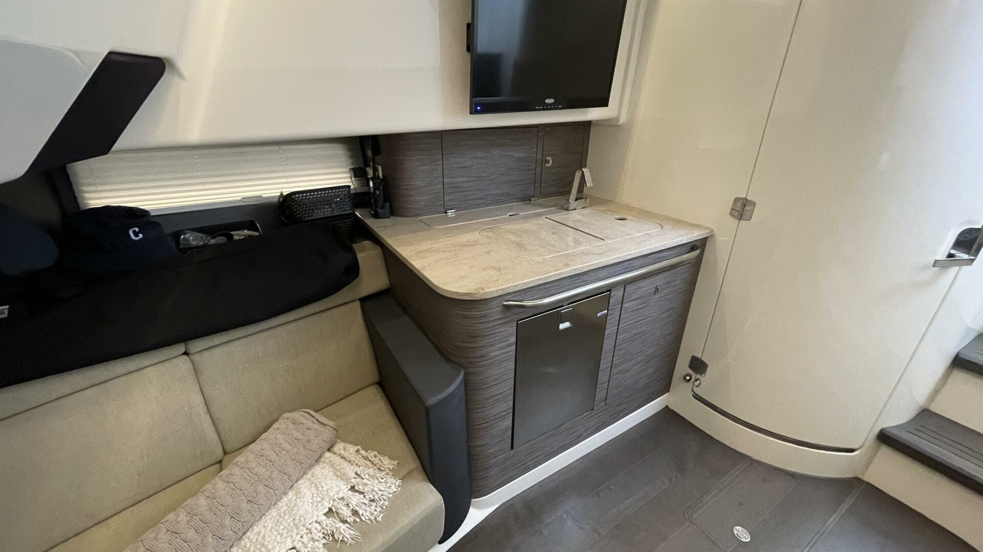 2016 Boston Whaler — photo 155