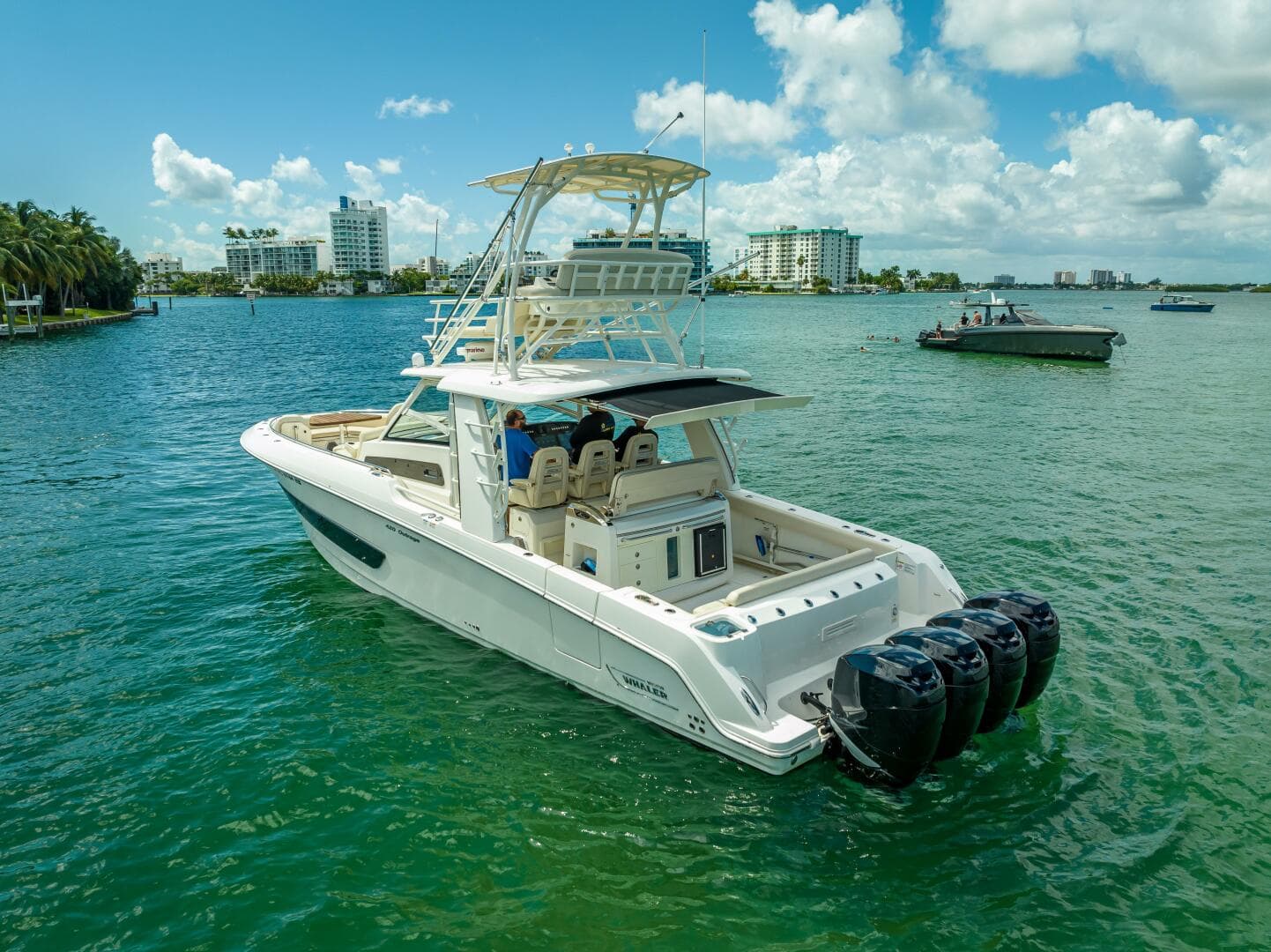 2016 Boston Whaler — photo 12