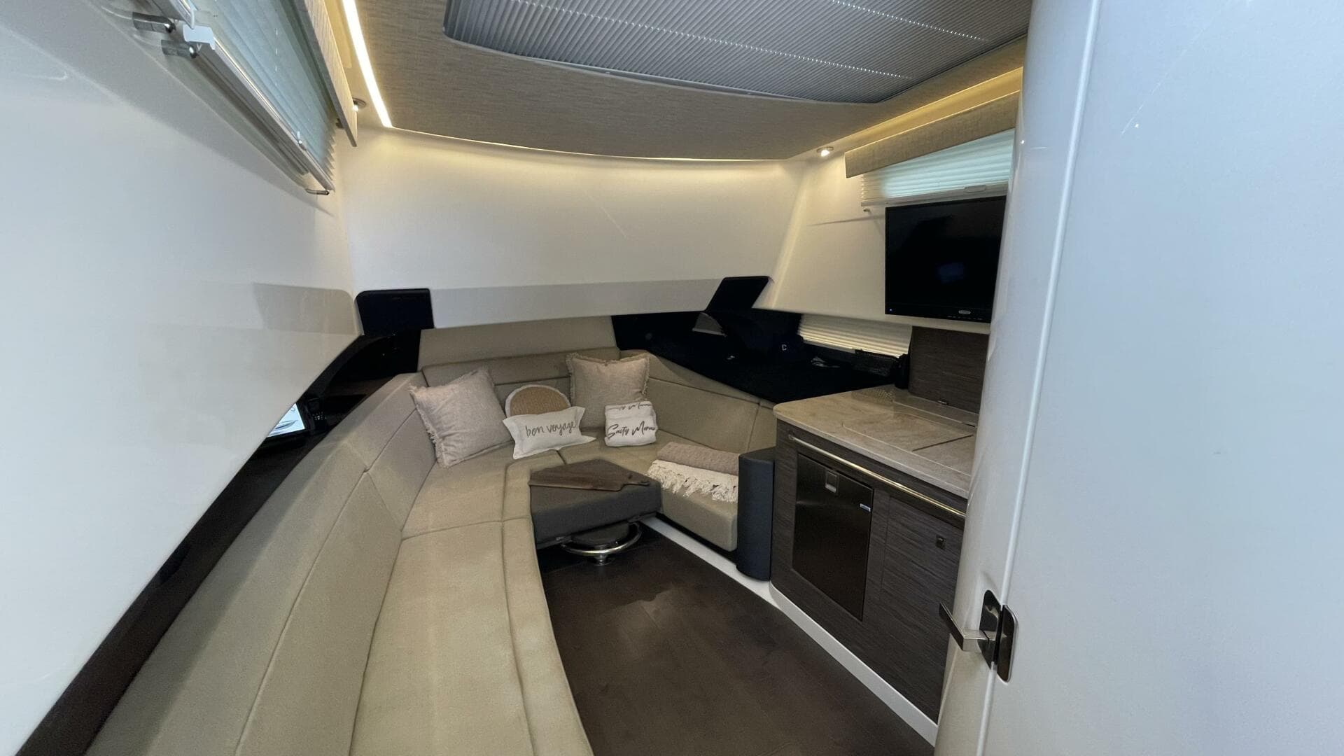 2016 Boston Whaler — photo 152