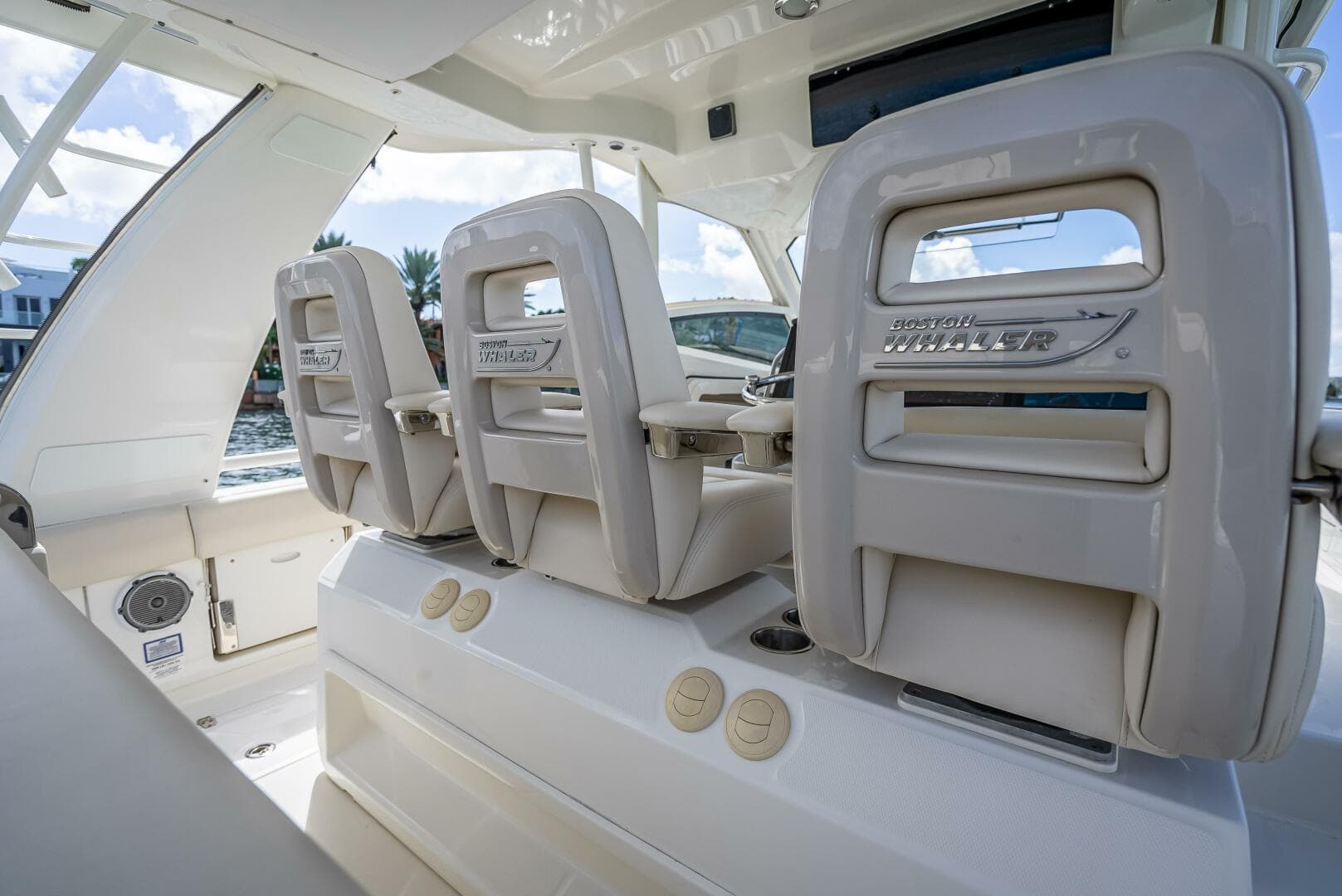 2016 Boston Whaler — photo 114