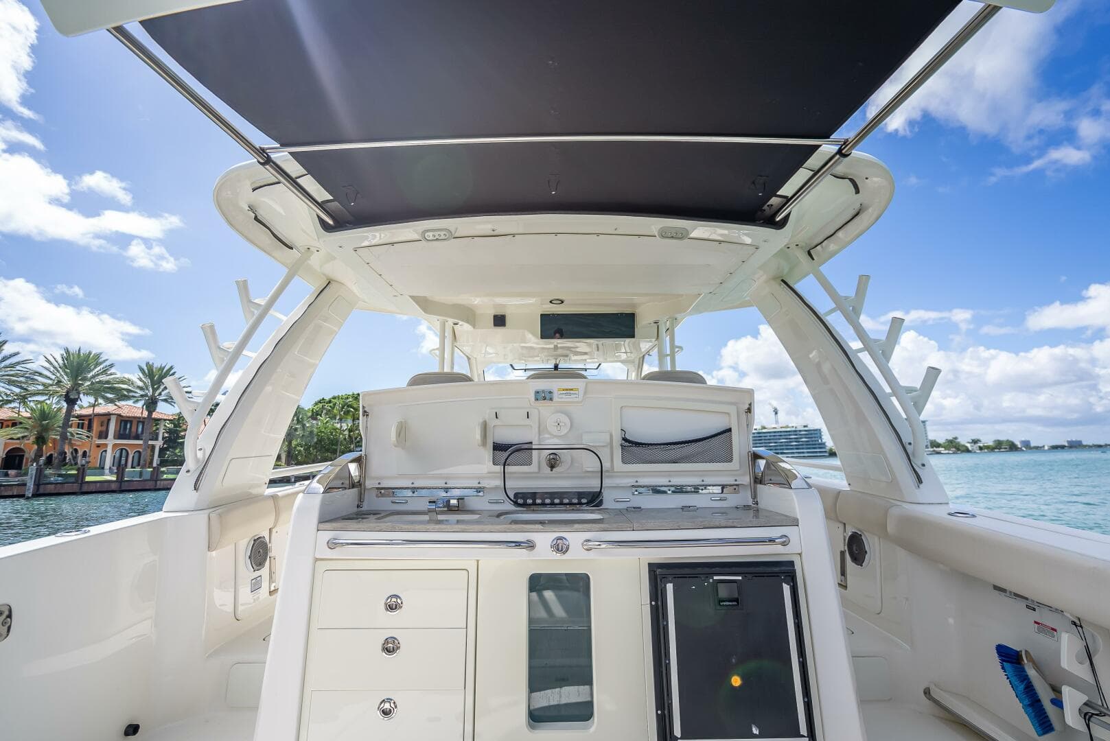 2016 Boston Whaler — photo 128