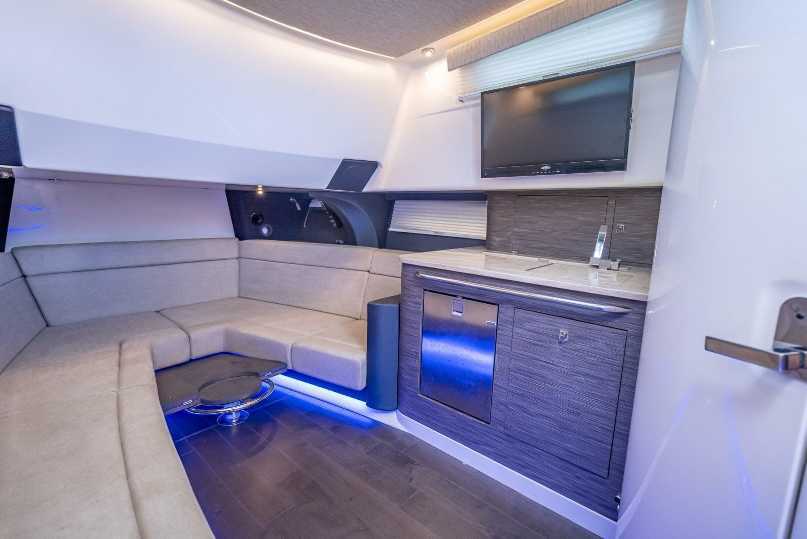 2016 Boston Whaler — photo 64