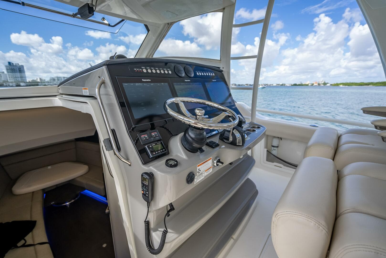 2016 Boston Whaler — photo 118