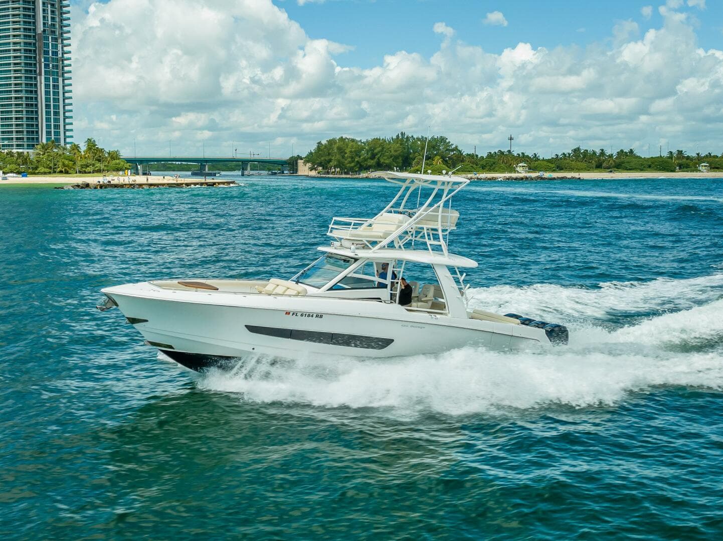 2016 Boston Whaler — photo 28