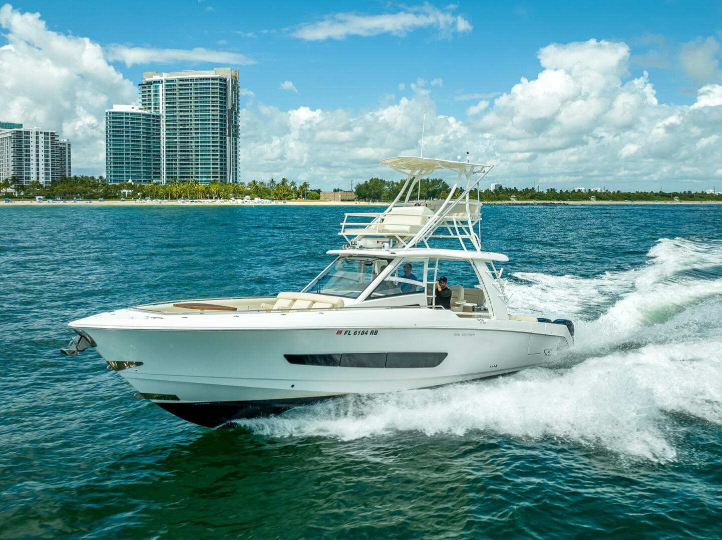 2016 Boston Whaler — photo 33