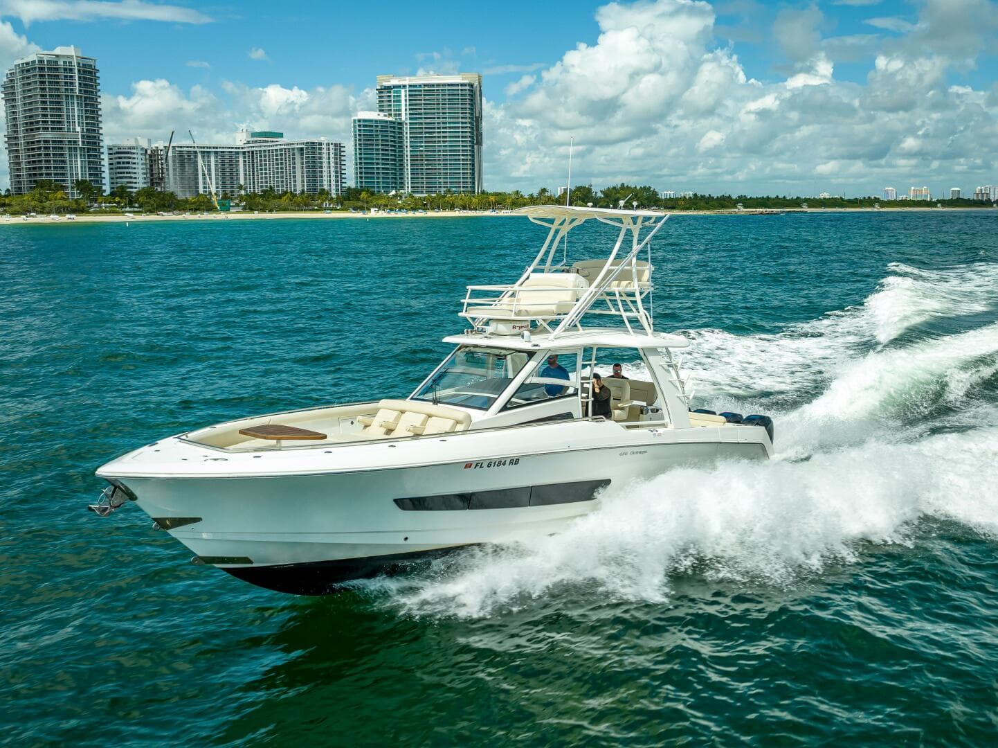 2016 Boston Whaler — photo 36