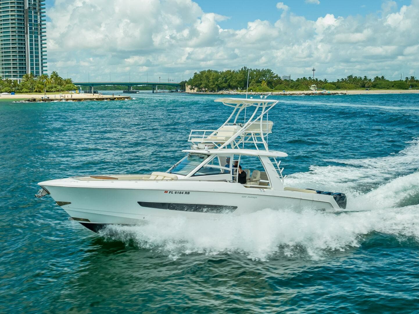 2016 Boston Whaler — photo 27