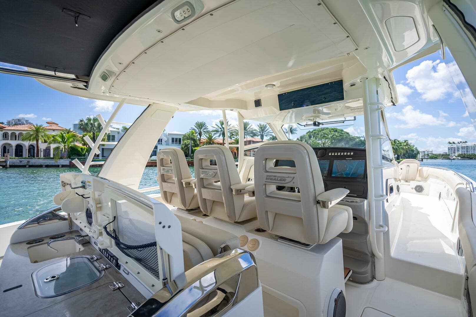 2016 Boston Whaler — photo 130