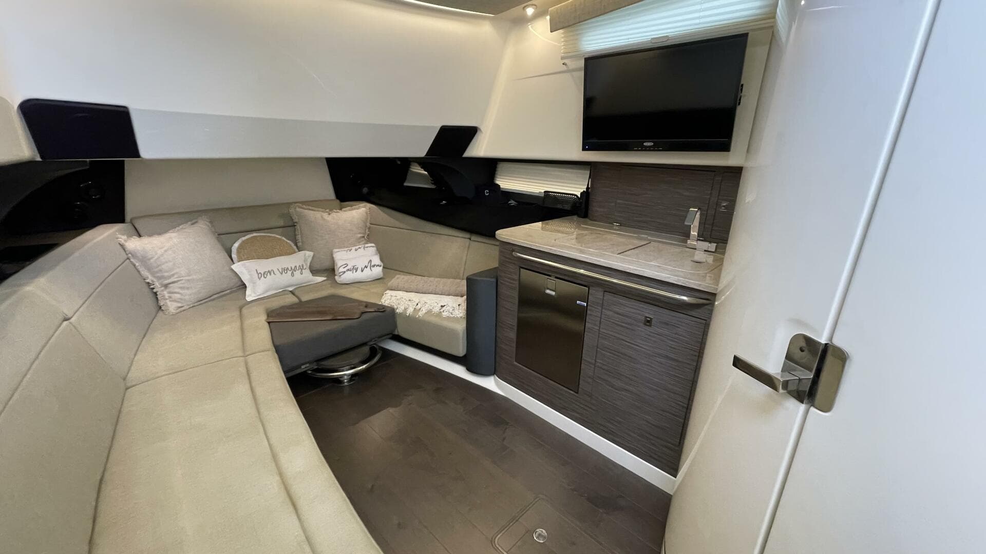 2016 Boston Whaler — photo 151