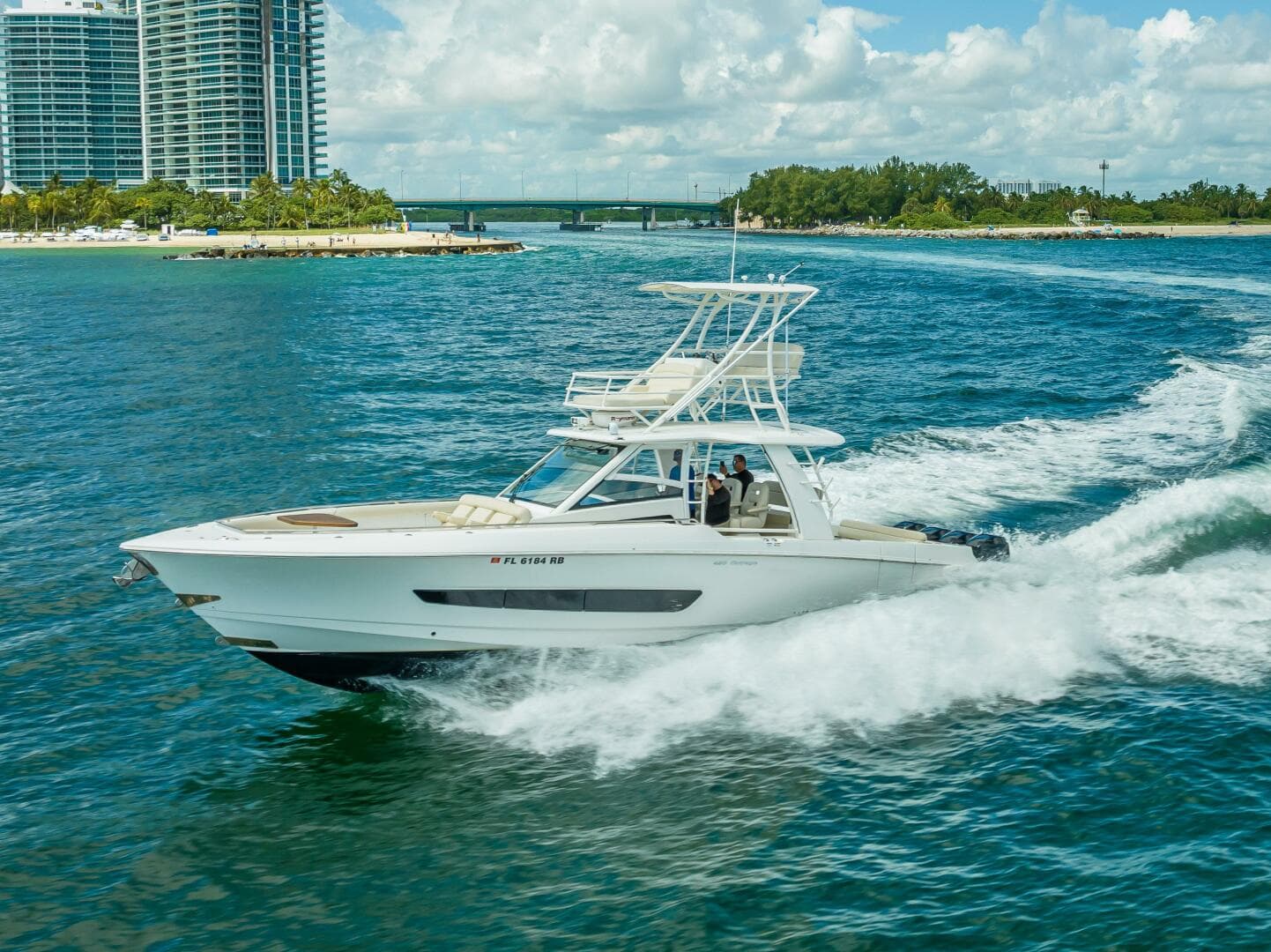 2016 Boston Whaler — photo 26