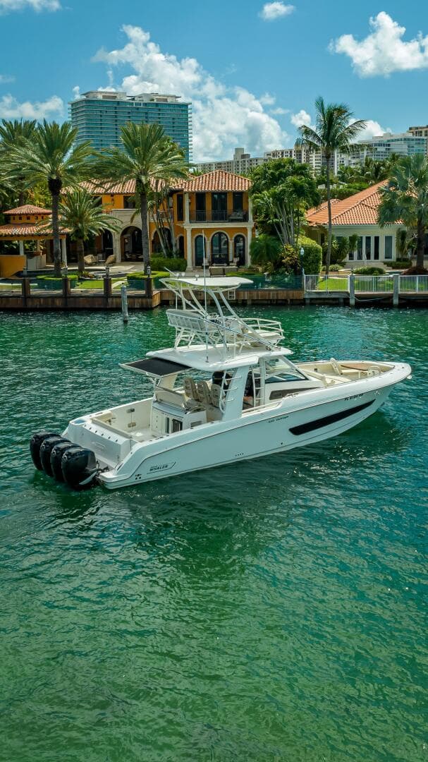 2016 Boston Whaler — photo 4