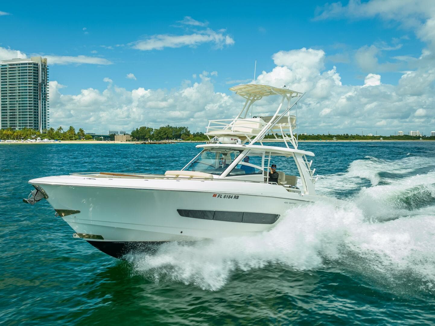2016 Boston Whaler — photo 32