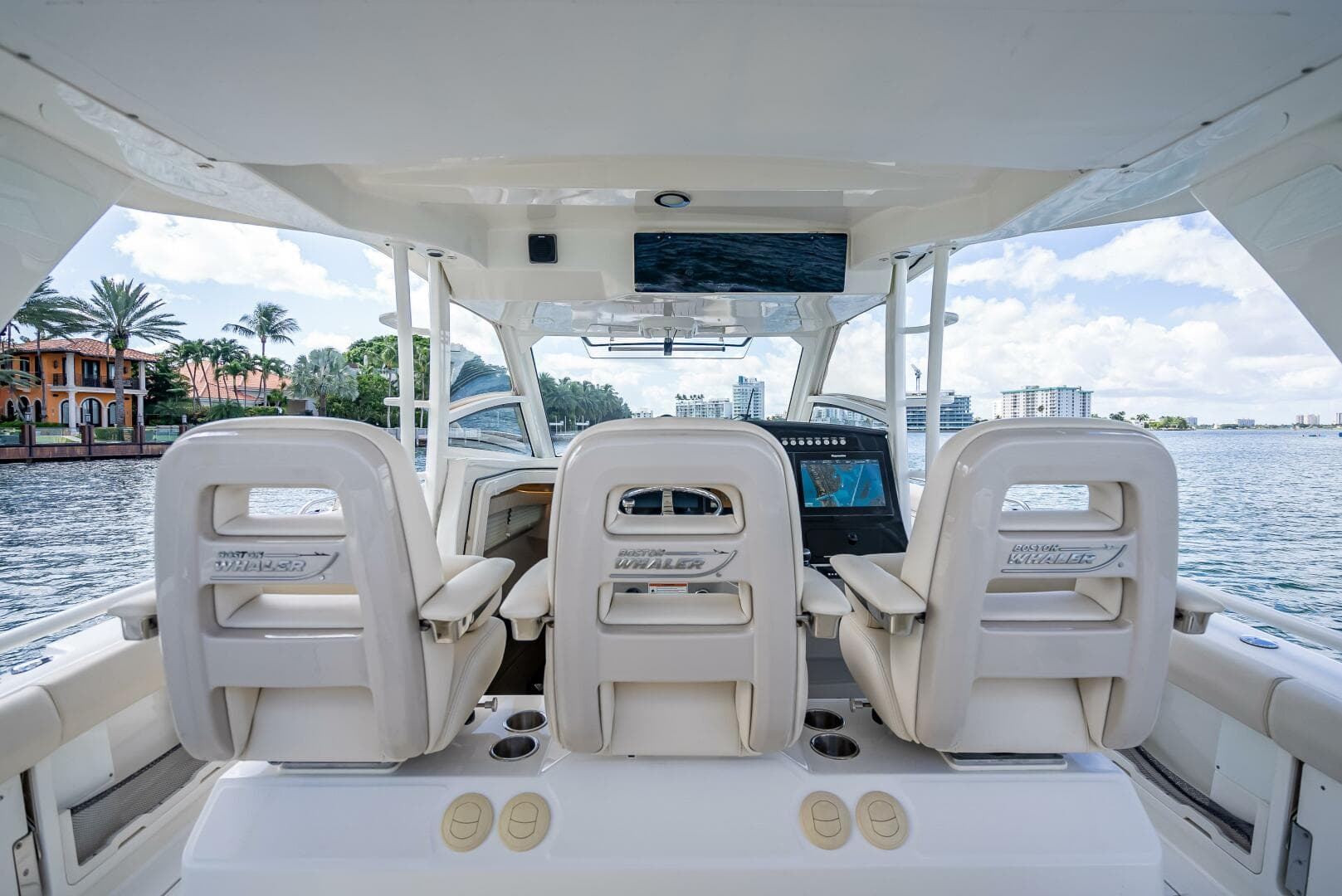 2016 Boston Whaler — photo 115