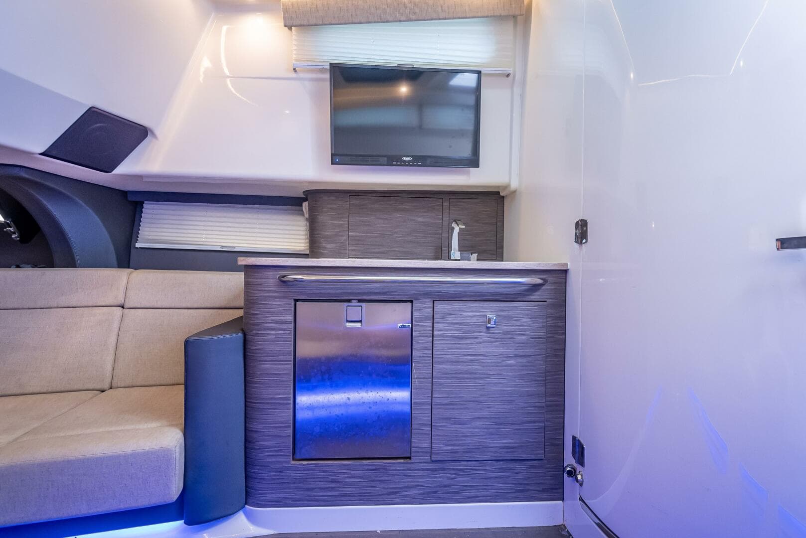 2016 Boston Whaler — photo 67