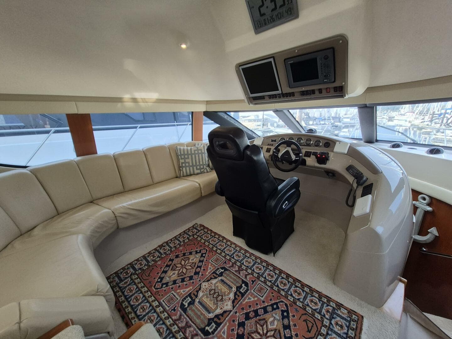 2005 Carver 560 Voyager — photo 13