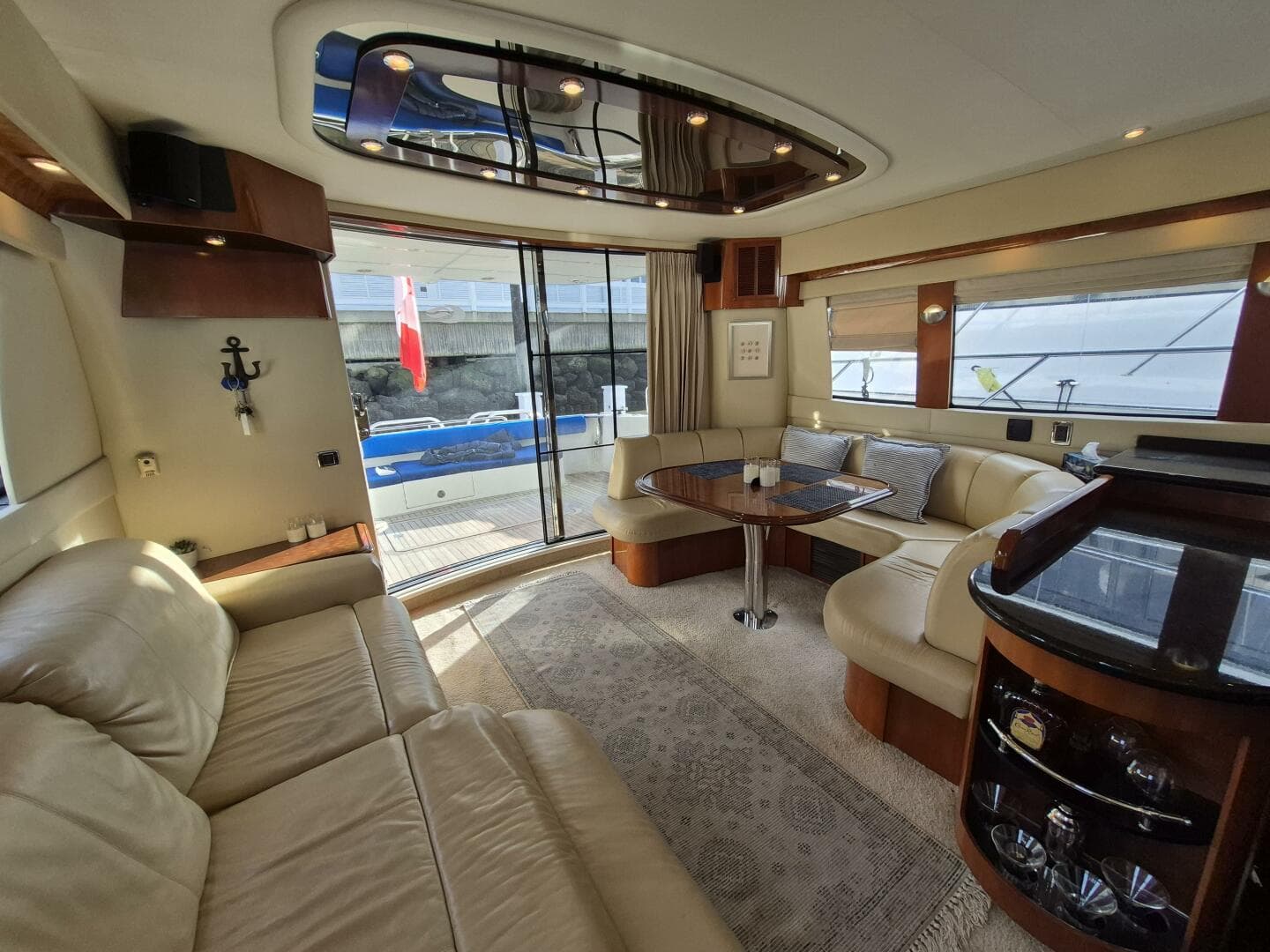 2005 Carver 560 Voyager — photo 10