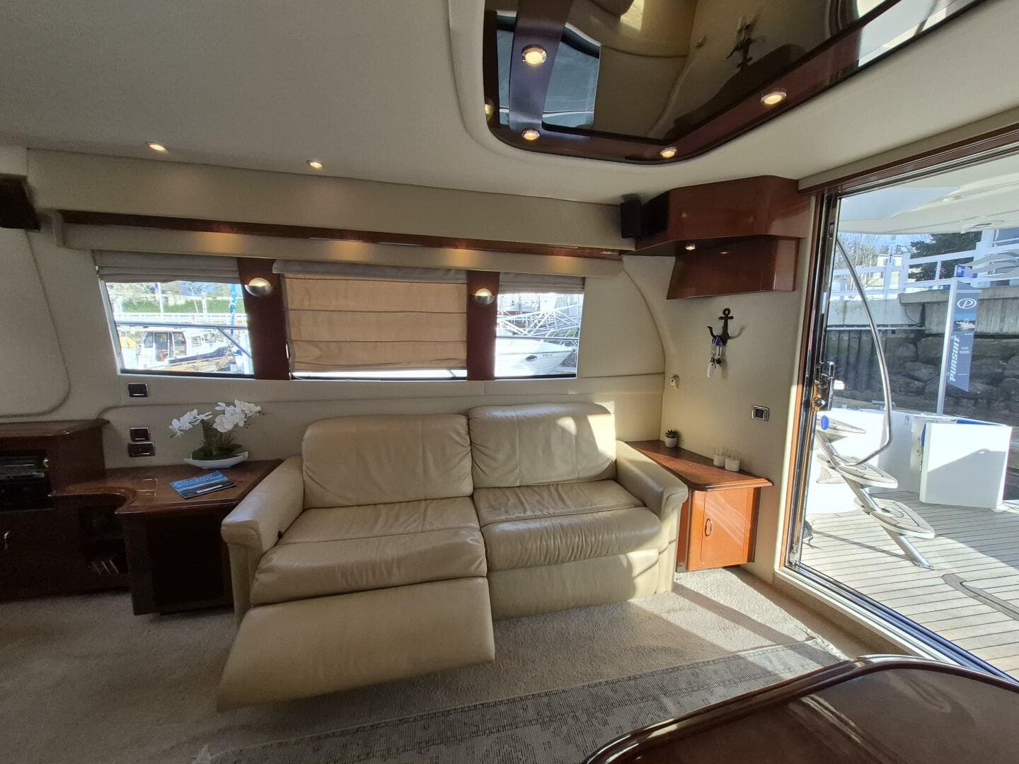 2005 Carver 560 Voyager — photo 9