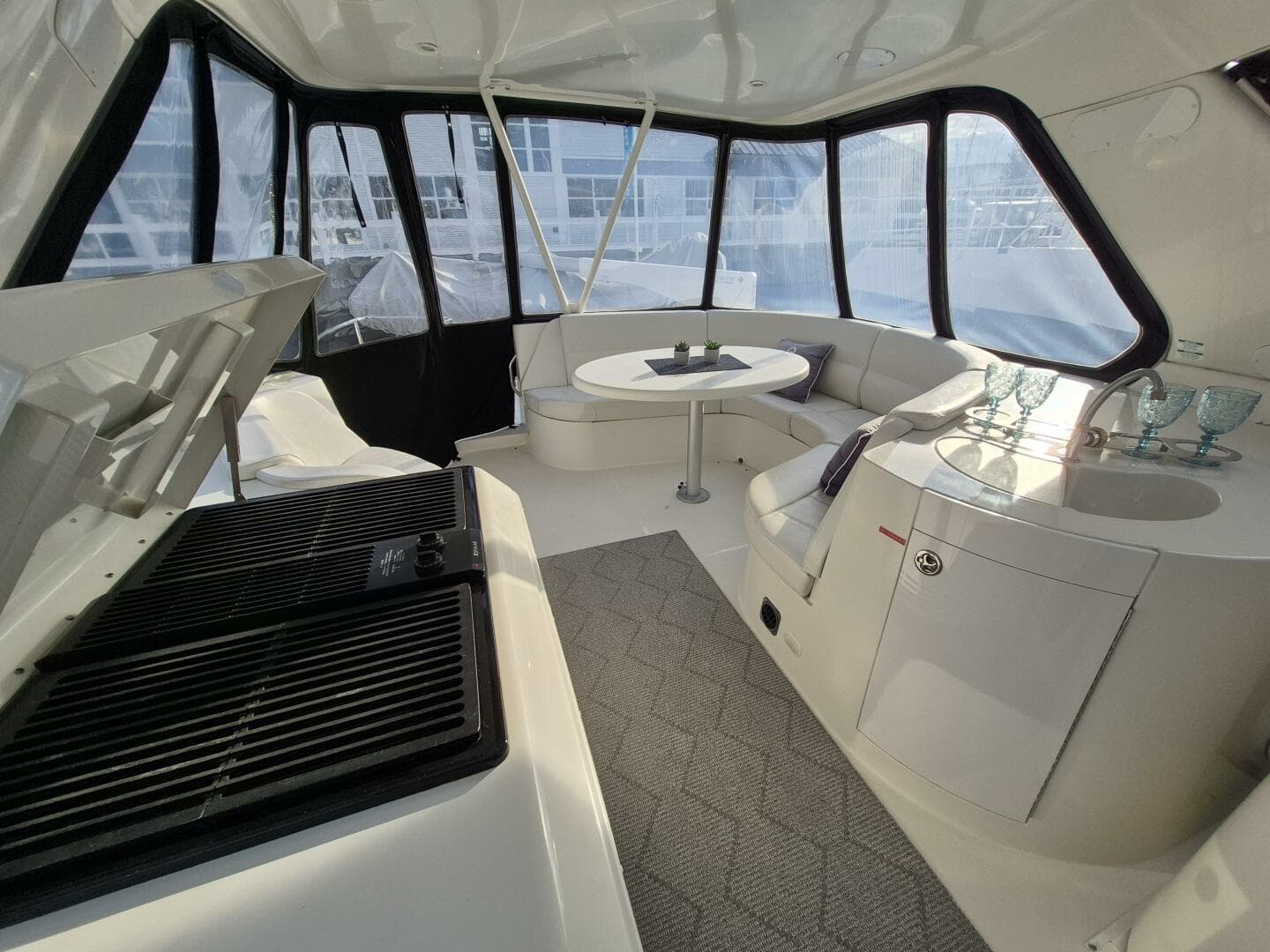 2005 Carver 560 Voyager — photo 16