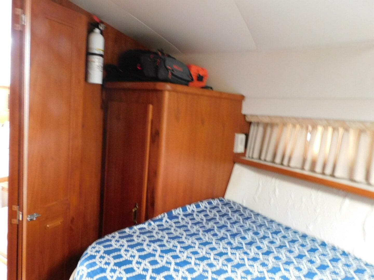 1993 Carver 445 Aft Cabin — photo 32