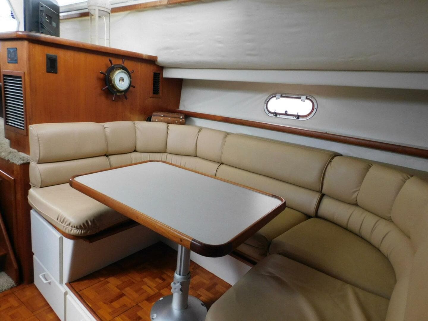 1993 Carver 445 Aft Cabin — photo 17