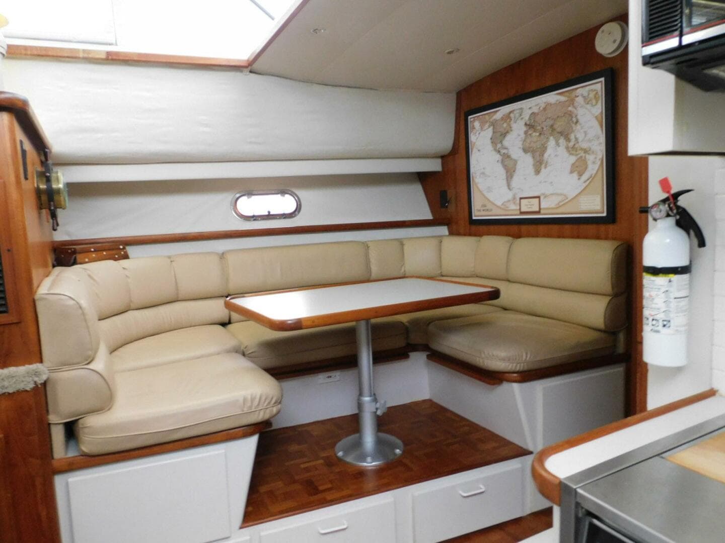 1993 Carver 445 Aft Cabin — photo 15