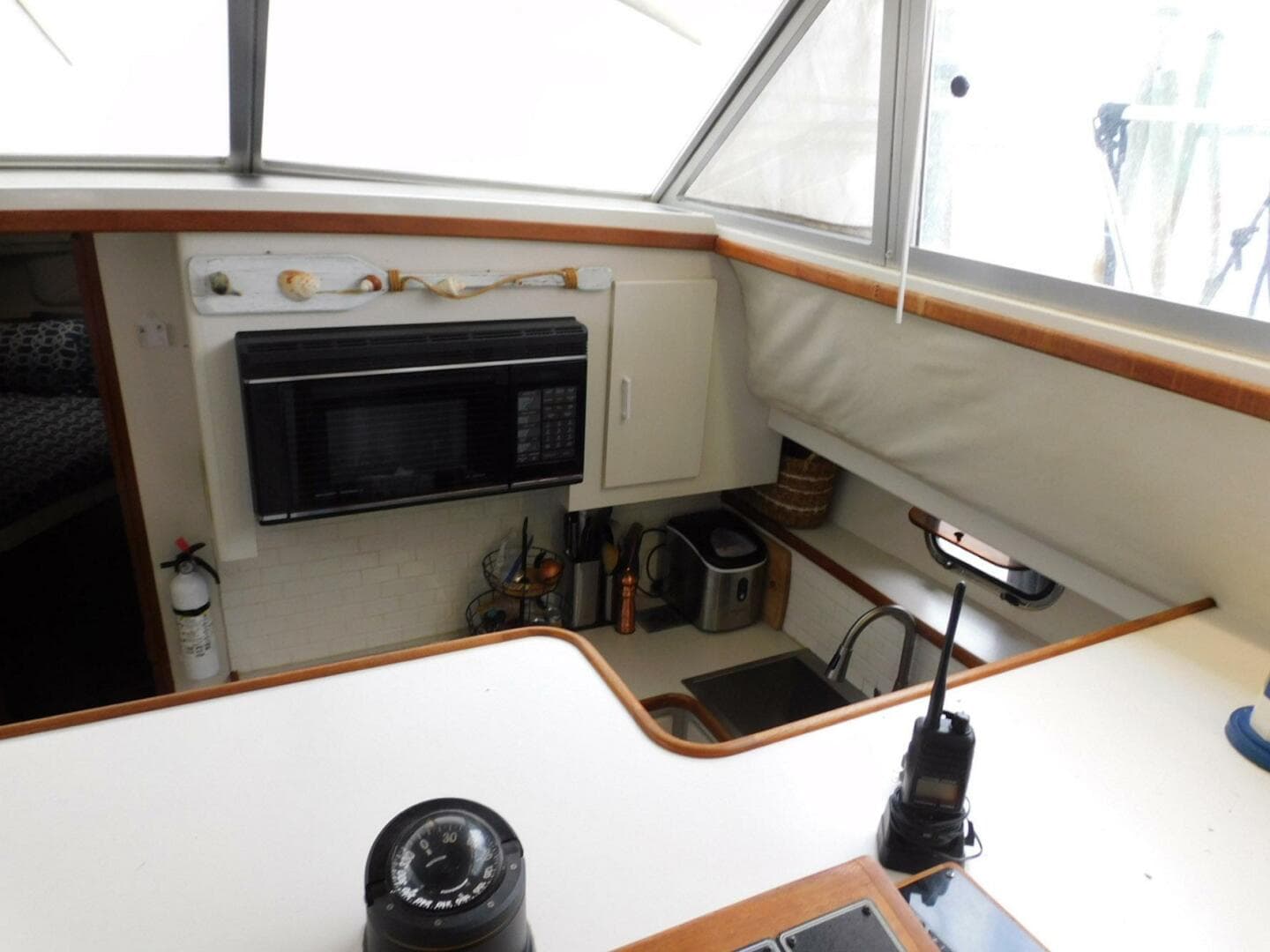 1993 Carver 445 Aft Cabin — photo 14